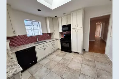 6 Arrow Dr, Livingston, NJ 07039 - Photo 5