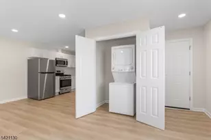 127 Main St, Bloomingdale, NJ 07403 - Photo 9