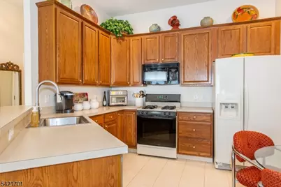 703 Four Seasons Dr #703, Wayne, NJ 07470 - Photo 9