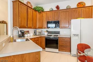 703 4 Seasons Dr, Wayne, NJ 07470 - Photo 9