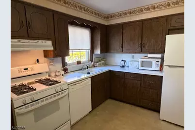 618 Fairway Dr, Union Township, NJ 07083 - Photo 17