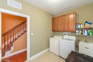 24 Hopkins Ct, Parsippany, NJ 07054 - Photo 13