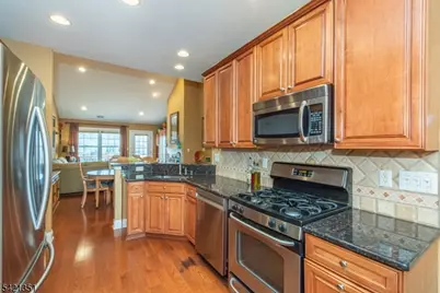 24 Hopkins Ct, Parsippany, NJ 07054 - Photo 9