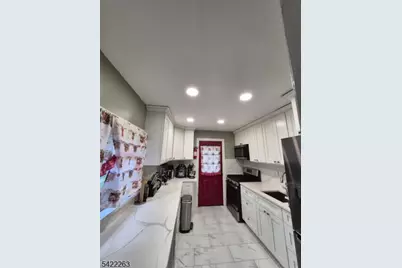 66 Independence Dr, Roselle, NJ 07203 - Photo 11