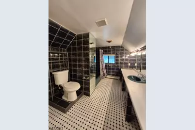 66 Independence Dr, Roselle, NJ 07203 - Photo 5