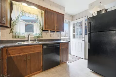 52 Red Twig Trl, Bloomingdale, NJ 07403 - Photo 9