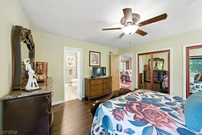 511 Burlington Rd, Freehold Township, NJ 07728 - Photo 21