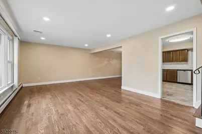 61 N Hillside Ave, Roxbury Township, NJ 07876 - Photo 9