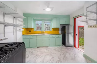 612 Laurel Ave, Roselle Park, NJ 07204 - Photo 19