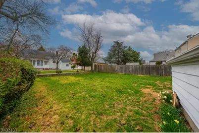 612 Laurel Ave, Roselle Park, NJ 07204 - Photo 25