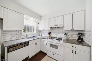 28 Village Dr, Hamburg, NJ 07419 - Photo 11