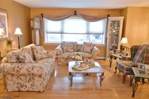 29 Hugenot St, East Hanover Township, NJ 07936 - Photo 3