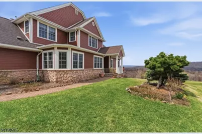 19 Rockhall Ct, Hardyston Township, NJ 07419 - Photo 3