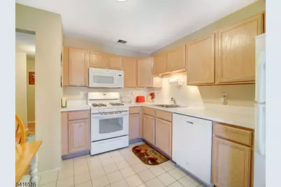 47 Autumn Ct, Roxbury Township, NJ 07852 - Photo 9