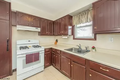 9 Roanoke Ave, Parsippany, NJ 07034 - Photo 9