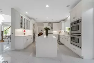 4 Greenbriar Ct, Mount Olive, NJ 07836 - Photo 3