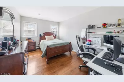 1016 Gifford Ct, Union Township, NJ 07083 - Photo 11