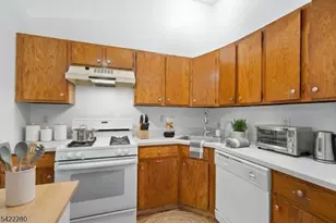 107 Rachel Ct, Franklin Township, NJ 08823 - Photo 3