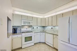 54 Lindsey Ct, Franklin Township, NJ 08823 - Photo 7