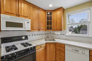 287 Roosevelt Ln, Kenilworth, NJ 07033 - Photo 11