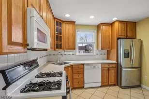 287 Roosevelt Ln, Kenilworth, NJ 07033 - Photo 9