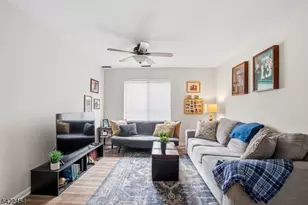 15276 Aspen Ct, Stanhope, NJ 07874 - Photo 3