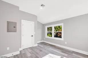 715 Evans St, Paramus, NJ 07652 - Photo 15