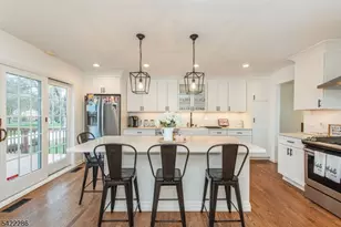 8 Cypress Ct, Fairfield, NJ 07004 - Photo 9