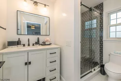 8 Cypress Ct, Fairfield, NJ 07004 - Photo 19