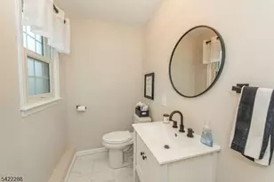 8 Cypress Ct, Fairfield, NJ 07004 - Photo 25