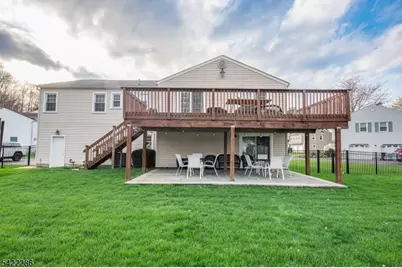 8 Cypress Ct, Fairfield, NJ 07004 - Photo 27