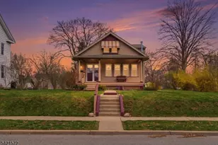 419 Greenwich St, Belvidere, NJ 07823 - Photo 1