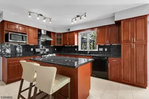 135 Woods End Dr, Bernards Township, NJ 07920 - Photo 3