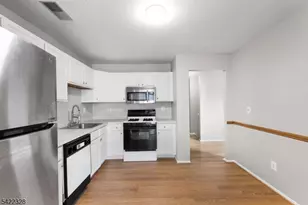 32 Pasture Ct, Roxbury Township, NJ 07852 - Photo 5