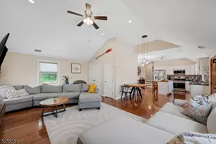 10 Lakeview Rd, Hopatcong, NJ 07843 - Photo 5