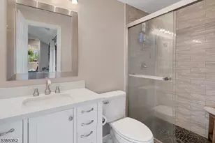 10 Lakeview Rd, Hopatcong, NJ 07843 - Photo 17