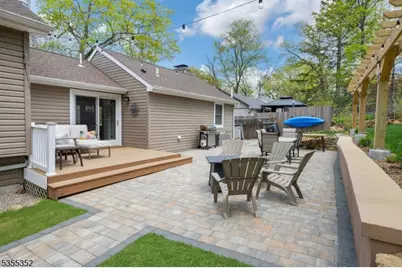 10 Lakeview Rd, Hopatcong, NJ 07843 - Photo 19