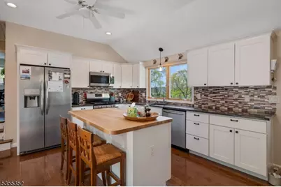 10 Lakeview Rd, Hopatcong, NJ 07843 - Photo 11