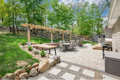 10 Lakeview Rd, Hopatcong, NJ 07843 - Photo 21