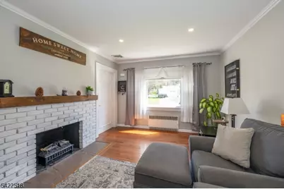 19 Bond Pl, West Caldwell, NJ 07006 - Photo 3