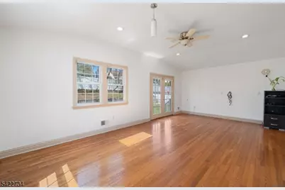 22 Cottage Ln, Clifton, NJ 07012 - Photo 5