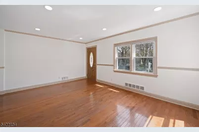 22 Cottage Ln, Clifton, NJ 07012 - Photo 3