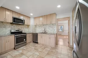 22 Cottage Ln, Clifton, NJ 07012 - Photo 9