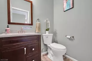 17 Gordon Cir, Parsippany, NJ 07054 - Photo 9