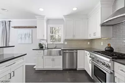 62 Forest Ave, Berkeley Heights Township, NJ 07922 - Photo 11