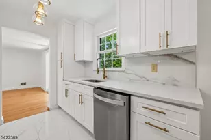 18 Mountainside Dr, Wayne, NJ 07470 - Photo 9