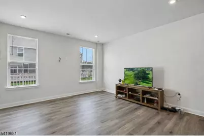 49 Owen Ct, Franklin Township, NJ 08873 - Photo 9