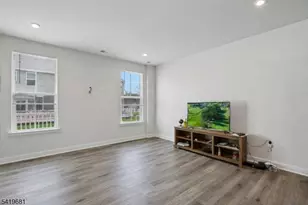 49 Owen Ct, Franklin Township, NJ 08873 - Photo 9