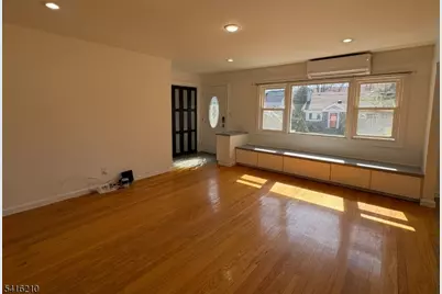 16 S Baums Ct, Livingston, NJ 07039 - Photo 7