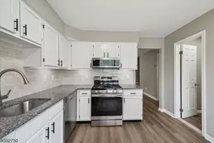 907 Wetherburn Ct, Raritan Township, NJ 08822 - Photo 9